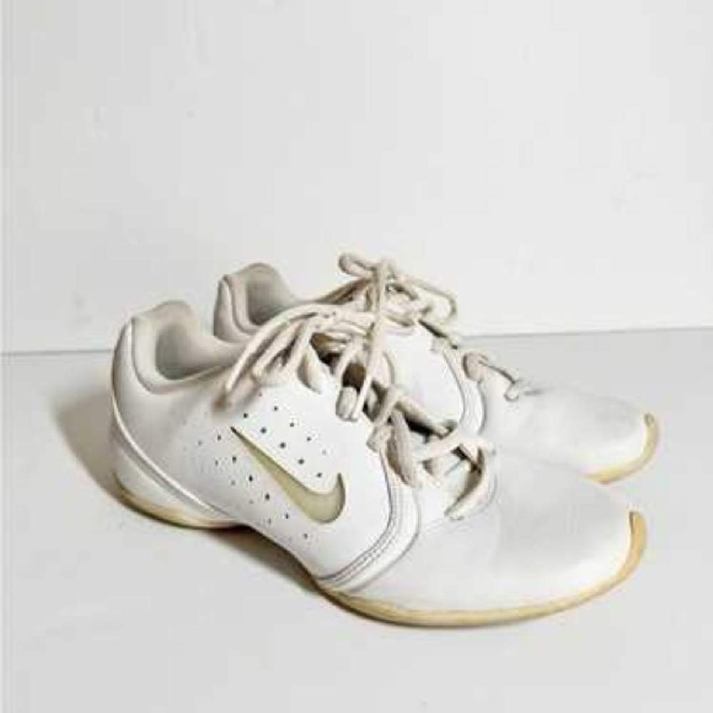 Nike Women's White Cheerleading Sideline Athletic Shoes
